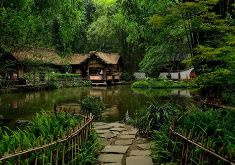 Dufu Thatched Cottage: Un piccolo angolo di pace e poesia nella vivace Chengdu!