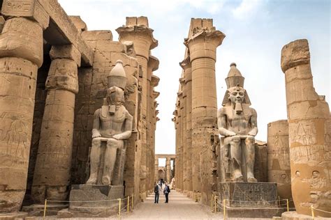  Il Tempio di Luxor: Un capolavoro di storia e spiritualità!