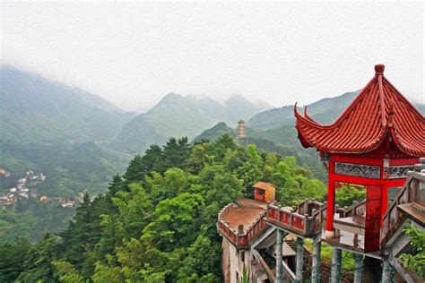  Il Tempio di Tianzhu Shan: Un Rifugio Spirituale con Panorami Mozzafiato!