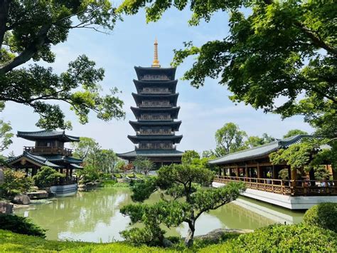 Il Tempio Baoshan: Un gioiello architettonico immerso nella natura!